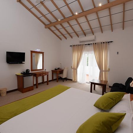 Seasons Hotel Kurunegala Zewnętrze zdjęcie