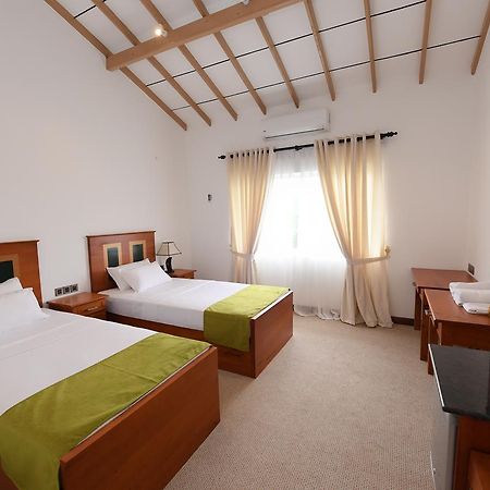 Seasons Hotel Kurunegala Zewnętrze zdjęcie