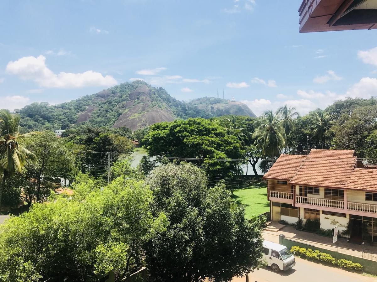 Seasons Hotel Kurunegala Zewnętrze zdjęcie
