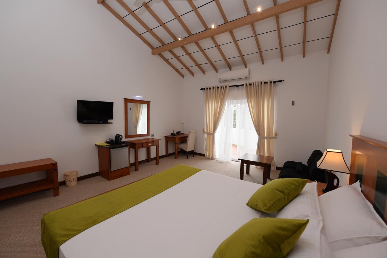 Seasons Hotel Kurunegala Zewnętrze zdjęcie