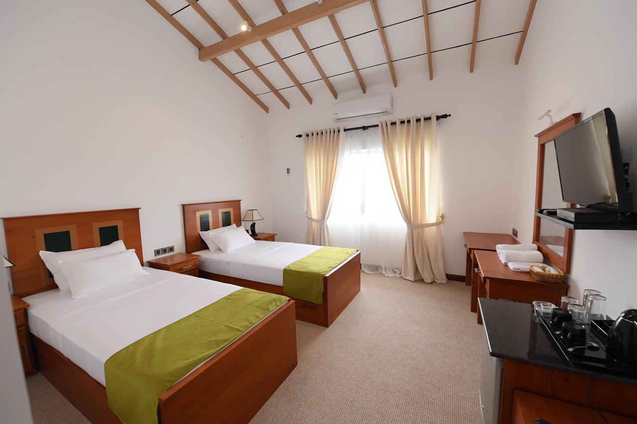 Seasons Hotel Kurunegala Zewnętrze zdjęcie