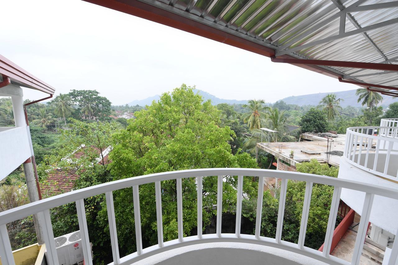 Seasons Hotel Kurunegala Zewnętrze zdjęcie