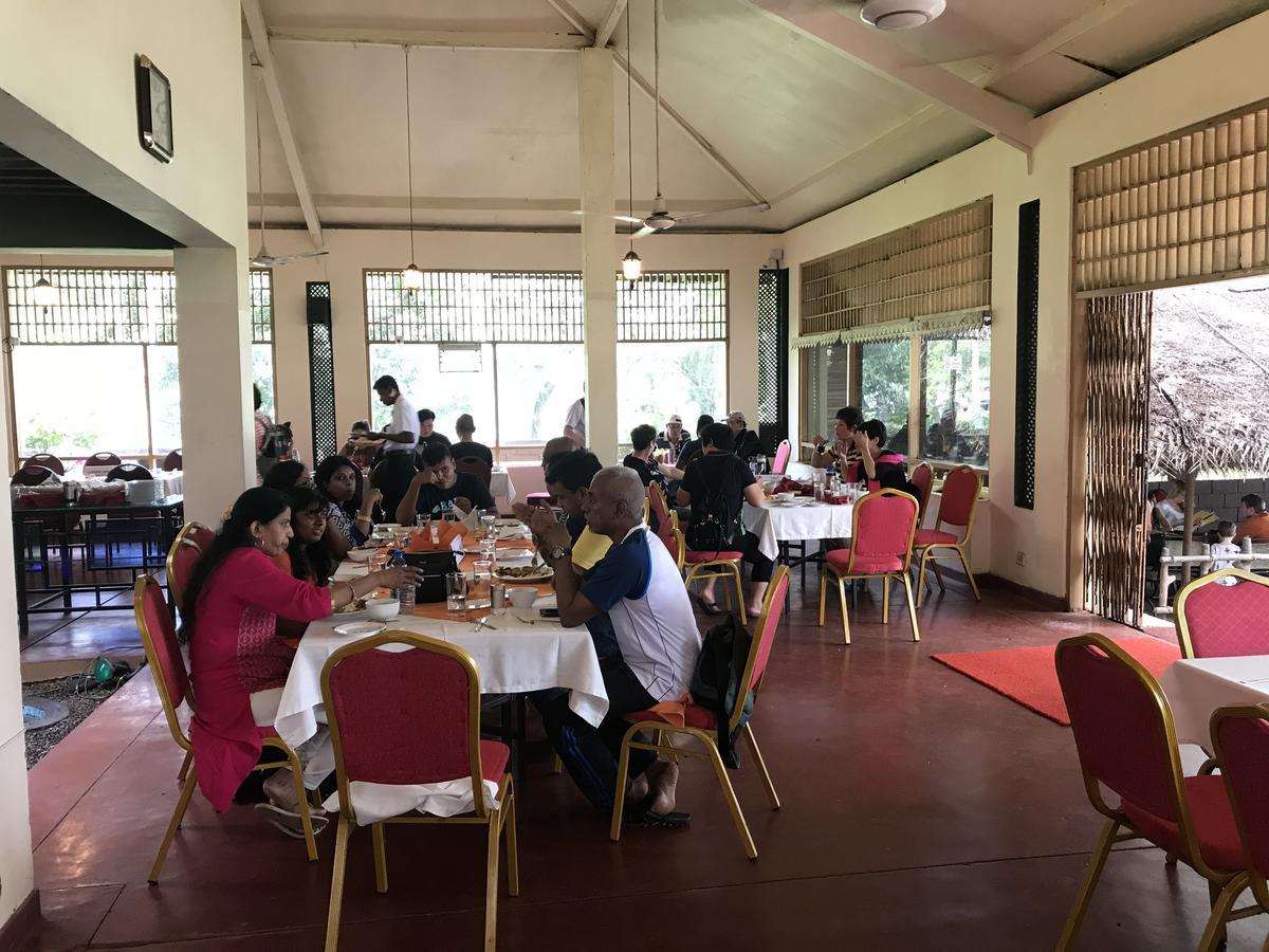 Seasons Hotel Kurunegala Zewnętrze zdjęcie